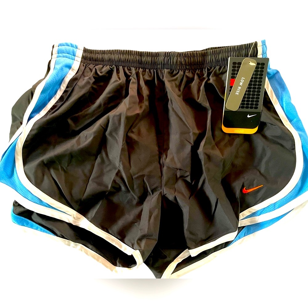 NEW NIKE RUNNING / WORKOUT SHORTS SZ Med.